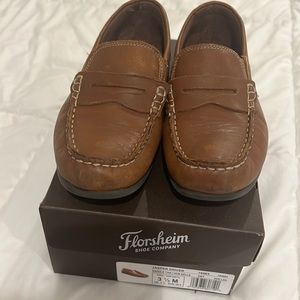 Like new mild scuffed brown dress shoes